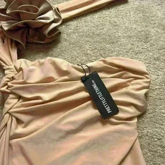 NWT Pretty Little Things sz 4 Stone slinky ruched rosette bodycon dress - Picture 2 of 2